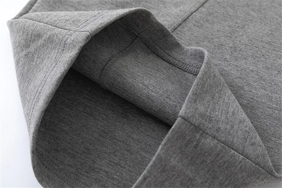 Pantalones deportivos holgados para hombre estilo americano, costuras y color sólido. Comodidad y libertad de movimiento para tus deportes.