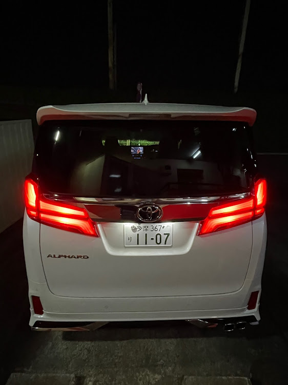 アルファードの愛車のお尻はこんな感じ・ノーマル車高・寒くて洗車断念・激辛ラーメン・中本に関するカスタム事例の投稿画像2枚目