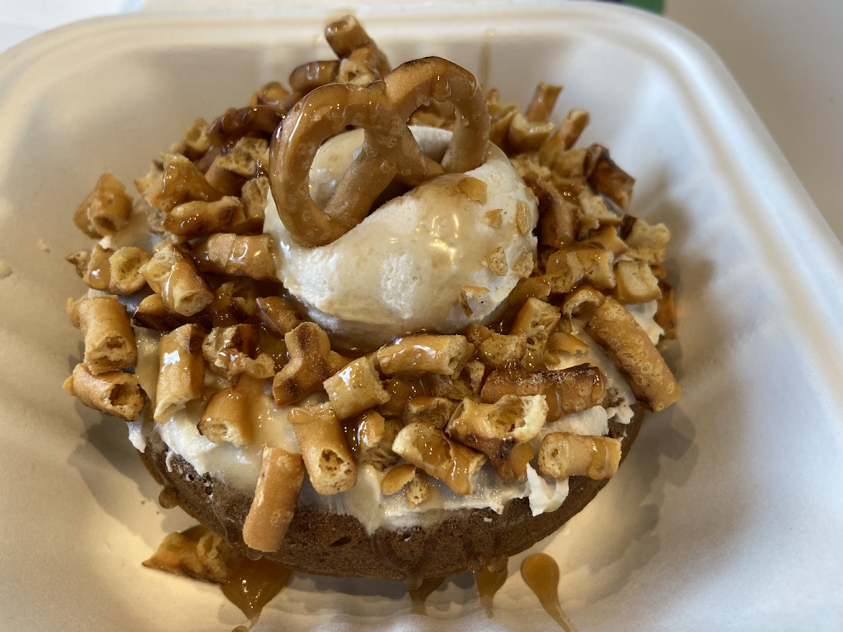 Salted Carmel Pretzel with coconut cream, mmmmmm.