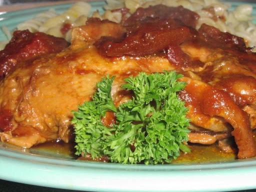 Delicious chicken on a plate.
