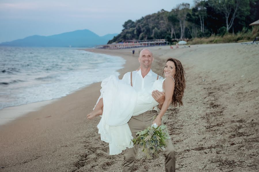 Fotógrafo de bodas Λαμπρος Κανταρελης (23303). Foto del 17 de noviembre 2020