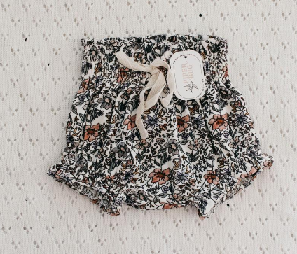 Baby All-match Soft Bud Shorts, zachte en veelzijdige shorts voor baby's. Comfortabel en gemakkelijk te combineren. Perfect voor dagelijks gebruik.