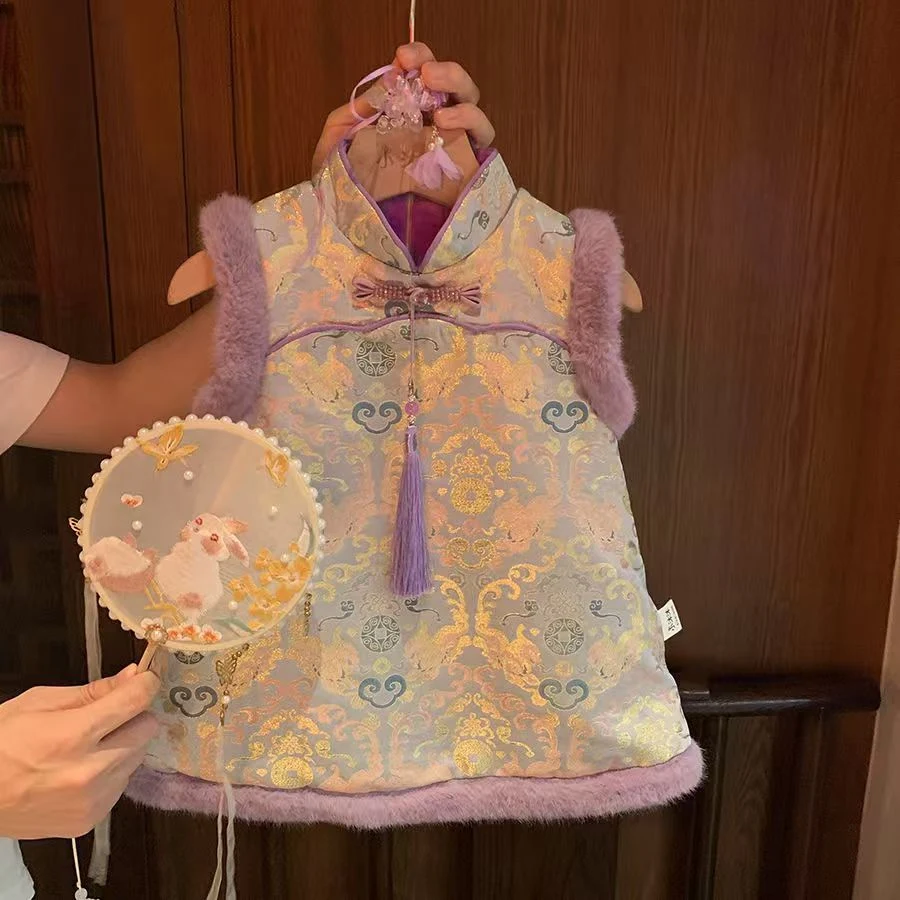 Abito Cheongsam Imbottito in Velluto per Ragazze Moda Elegante Design Tradizionale con un Tocco Moderno Comfort e Stile Ideale per Cerimonie e Feste