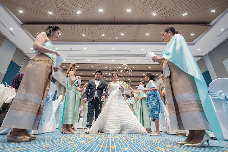 Fotografo di matrimoni Opas Buncharn (munrakwedding). Foto del 7 settembre 2020