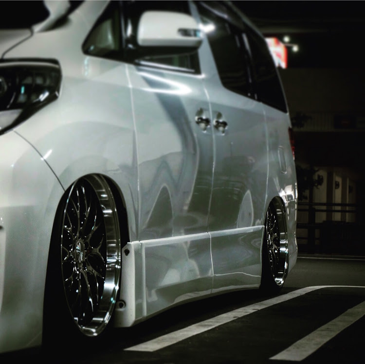 アルファードの車高調整に関するカスタム事例の投稿画像2枚目
