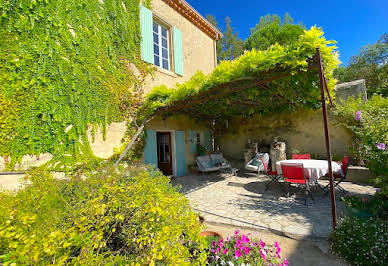 Maison avec piscine et jardin 4