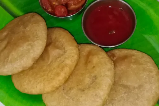 Green Peas [Matar] Ki Kachori (4 Piece] With Sos, Aachar And Salad