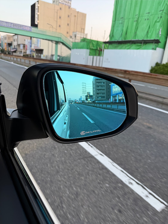 ノアのノア ヴォクシー エスクァイア・Kuhl Racing・ブルーレンズミラーに関するカスタム事例の投稿画像1枚目