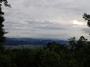 鉄塔跡からの展望（中央奥に高賀三山）