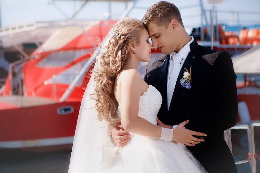 Wedding photographer Olesya Shapovalova (lesyashapovalova). Photo of 14 December 2015