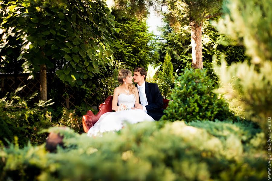 Fotógrafo de casamento Evgeniya Ulyanova (honeyrnd). Foto de 1 de junho 2015