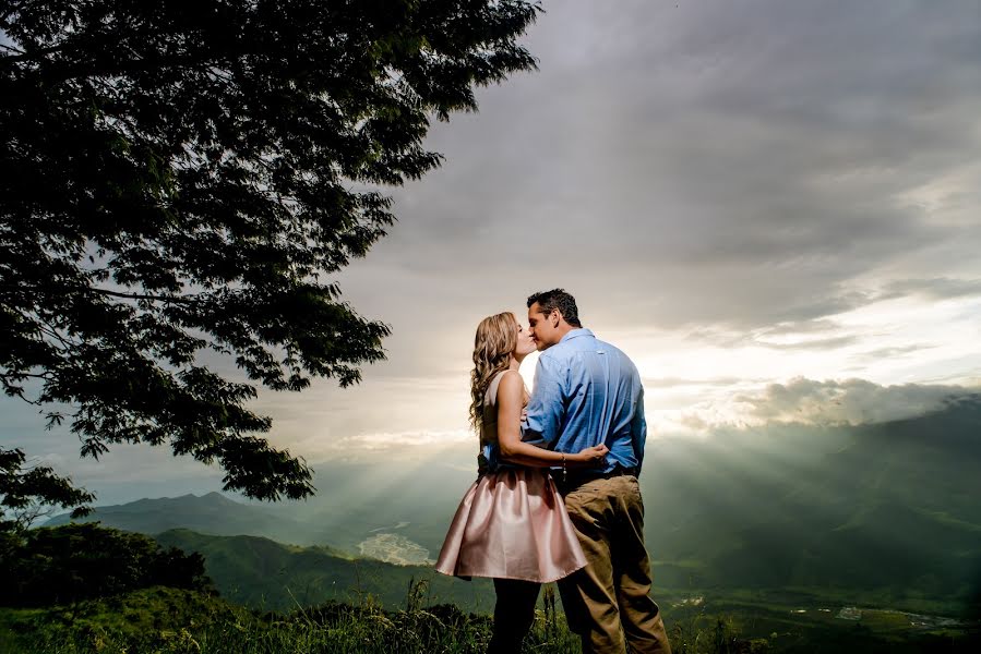 Fotografo di matrimoni Nicolas Molina (nicolasmolina). Foto del 15 ottobre 2017