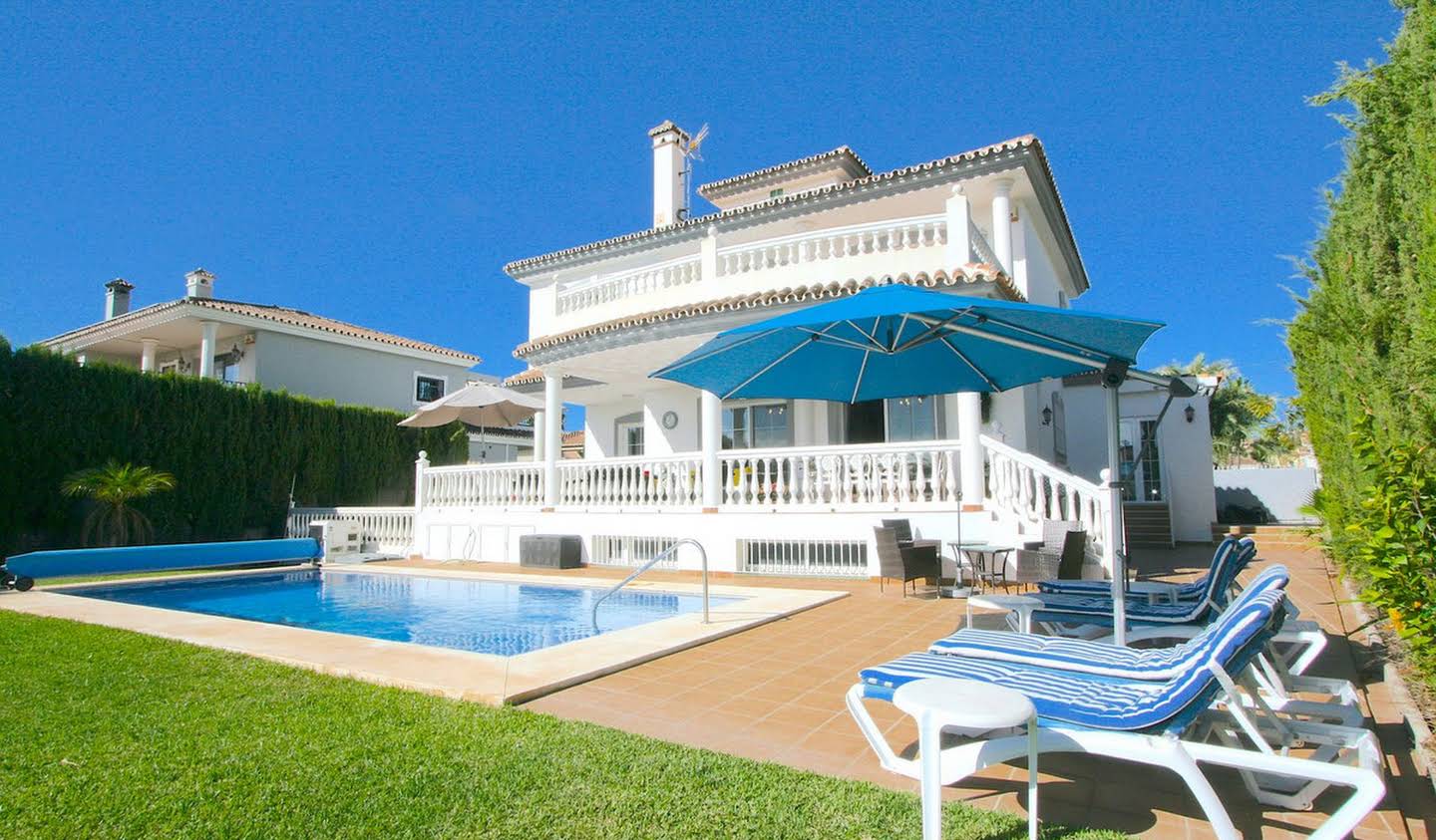 Property with pool Las Lagunas