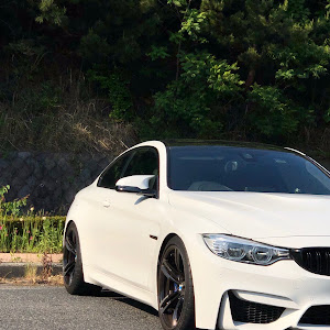 M4 クーペ F82