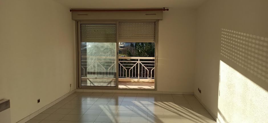 Location  appartement 2 pièces 53 m² à Marignane (13700), 792 €