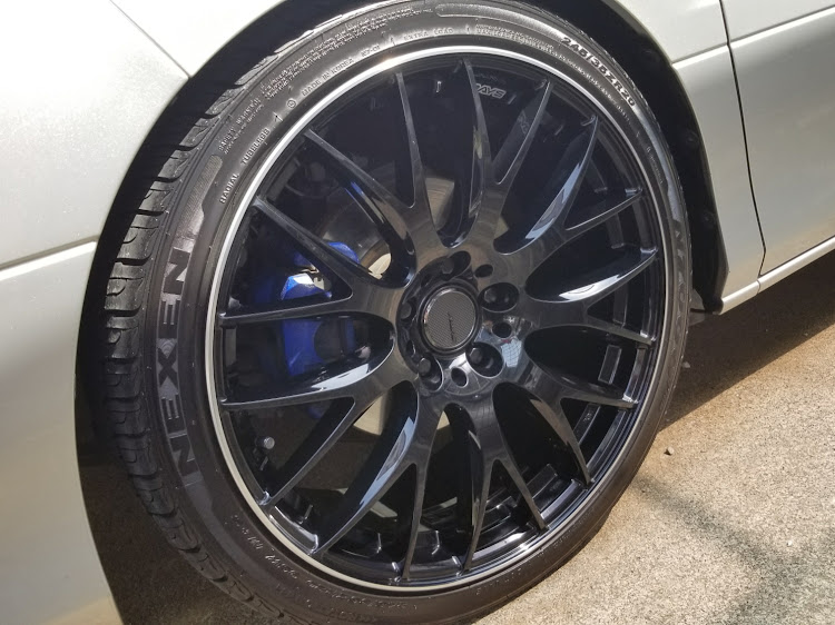 アルファードのタイヤ交換・RAYS・HOMURA2×9・洗車に関するカスタム事例の投稿画像1枚目