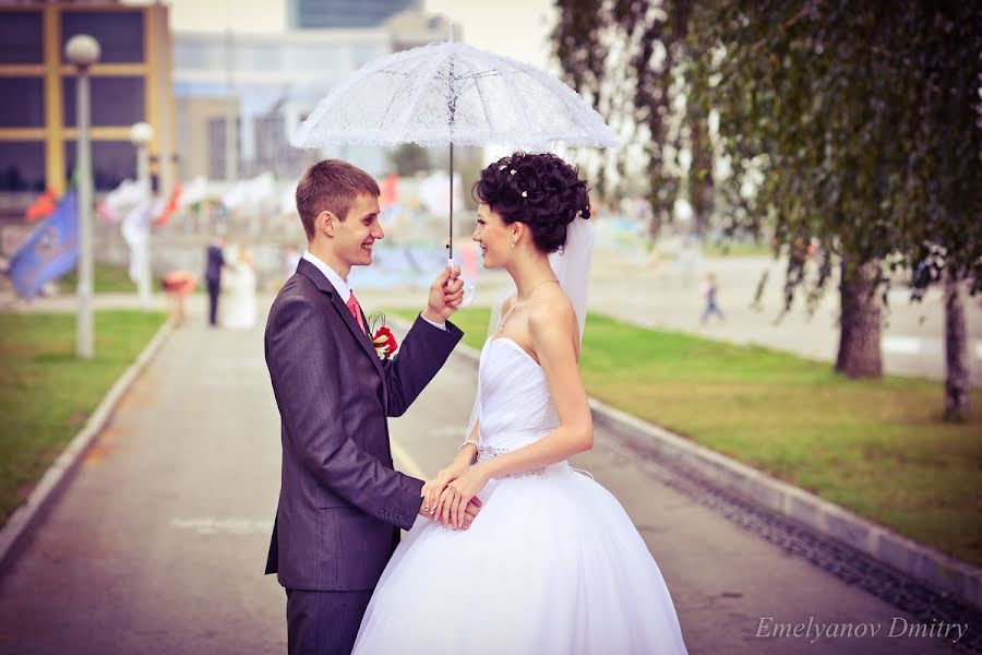 Fotógrafo de casamento Dmitriy Emelyanov (emelyanovekb). Foto de 30 de setembro 2013