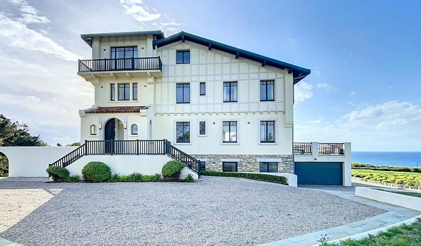 Propriété avec piscine en bord de mer Biarritz