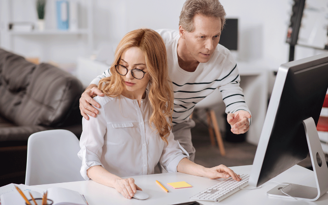 Two people looking at a computer screen

Description automatically generated with medium confidence