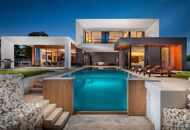 House with pool 1