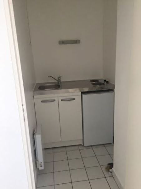 Location  appartement 1 pièce 17 m² à Noisy-le-Grand (93160), 561 €