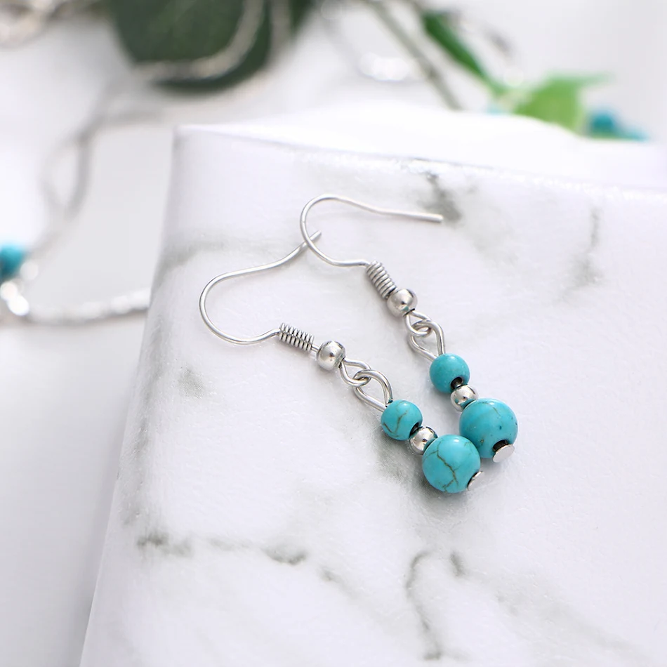 Ensemble collier et boucles d'oreilles turquoise rondes. Élégance naturelle pour toutes occasions. Cadeau parfait. Bijoux femme.