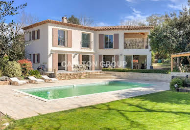 Maison avec piscine et terrasse 18