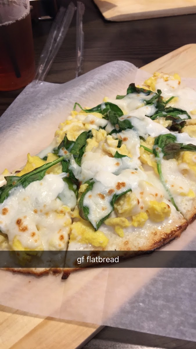 scrambled eggs, spinach, mozzarella cheese, and alfredo sauce = 😍😍😍