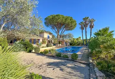 Villa avec piscine et terrasse 10