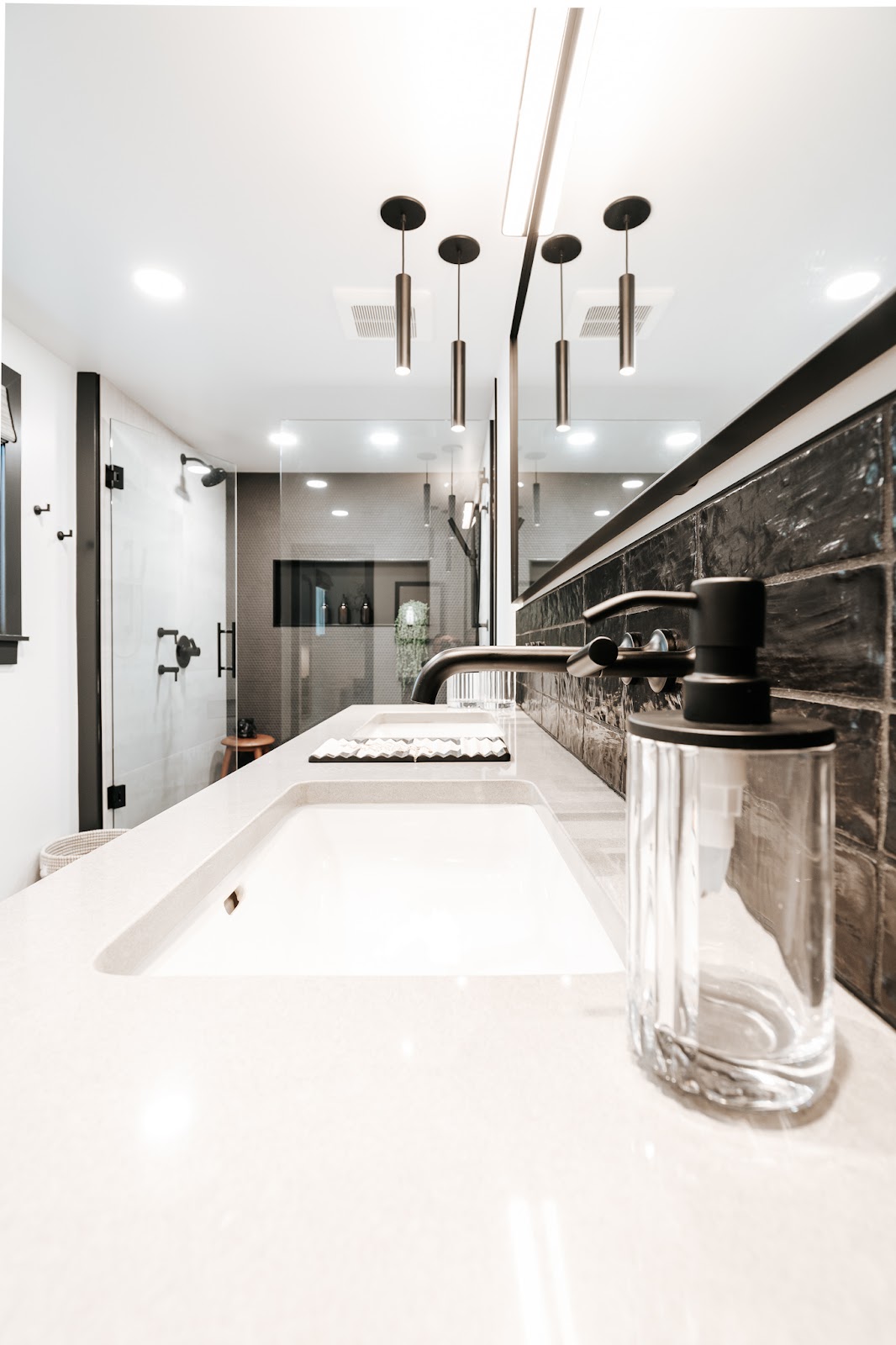 MODERN MASTER BATHROOM REMODEL // GLENGROVE + HAMILTON PROJECT image 11