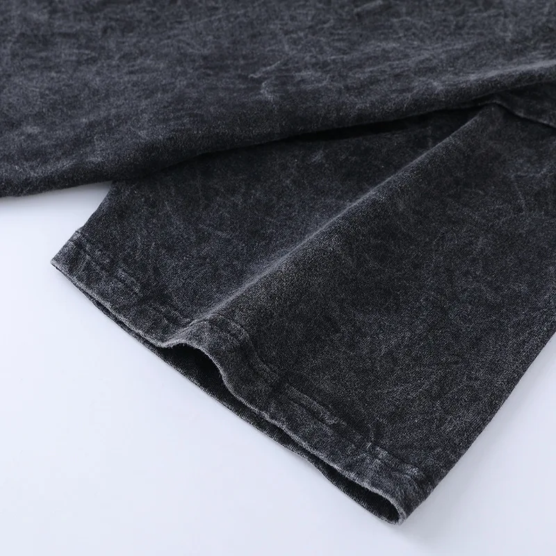 Yunren Kitten Washed And Worn Kurzarm-Shirt aus reiner Baumwolle, für einen entspannten, stilvollen Look und hohen Tragekomfort.