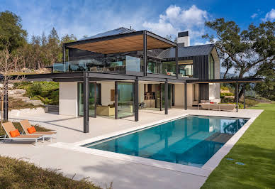 House with pool 11