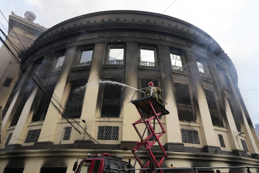 Ogroman požar u Manili uništio istorijsko zdanje centralne pošte