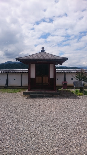 奥の院