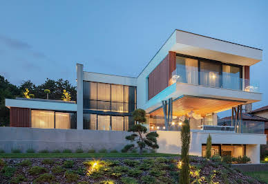 Maison avec piscine et terrasse 3