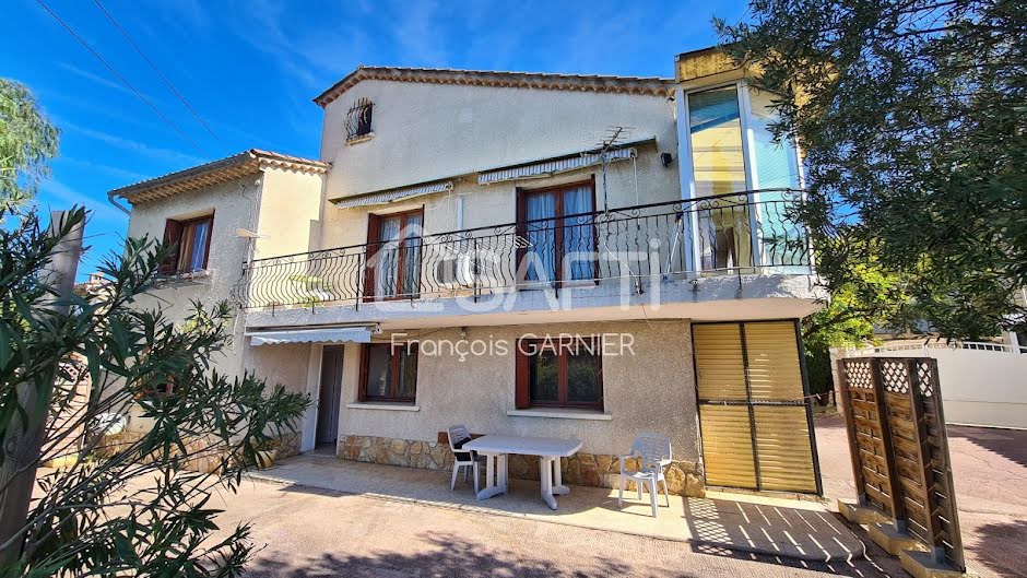 Vente maison 7 pièces 197 m² à Six-Fours-les-Plages (83140), 610 000 €