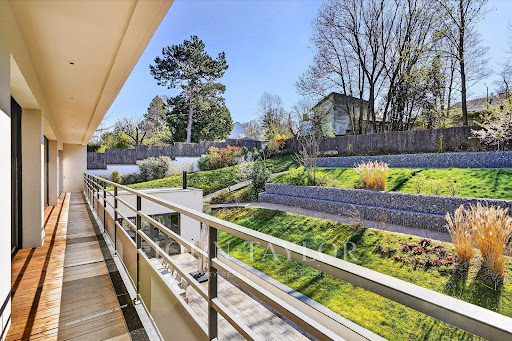 Balcony with terraced landscaped garden - Buy this luxury property in Noisy-le-Grand, 7 rooms, 5 bedrooms
