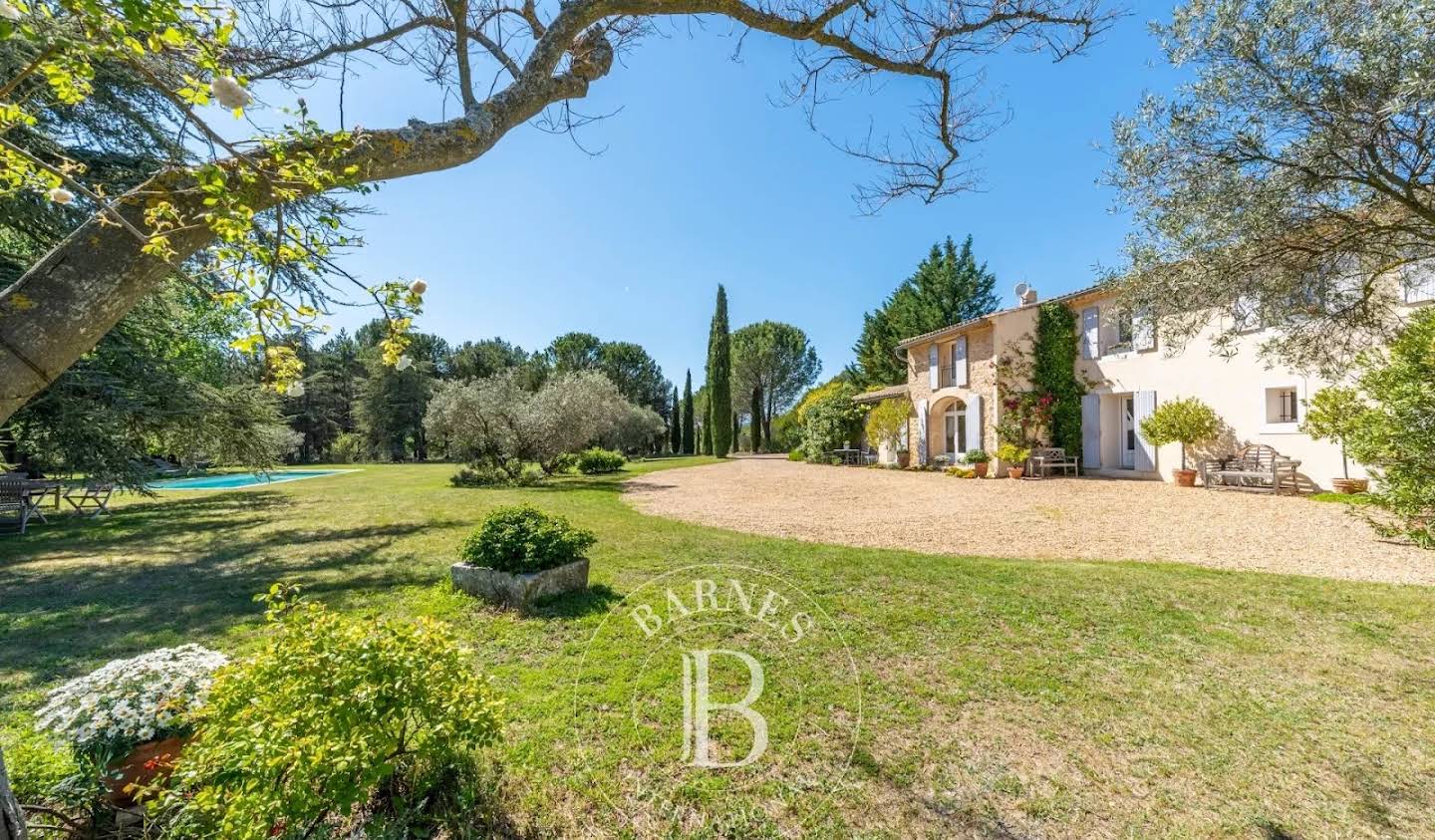 Property with pool Cucuron