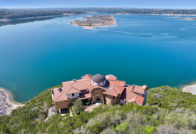 House with pool and terrace 9