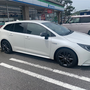 カローラツーリング ZWE211W