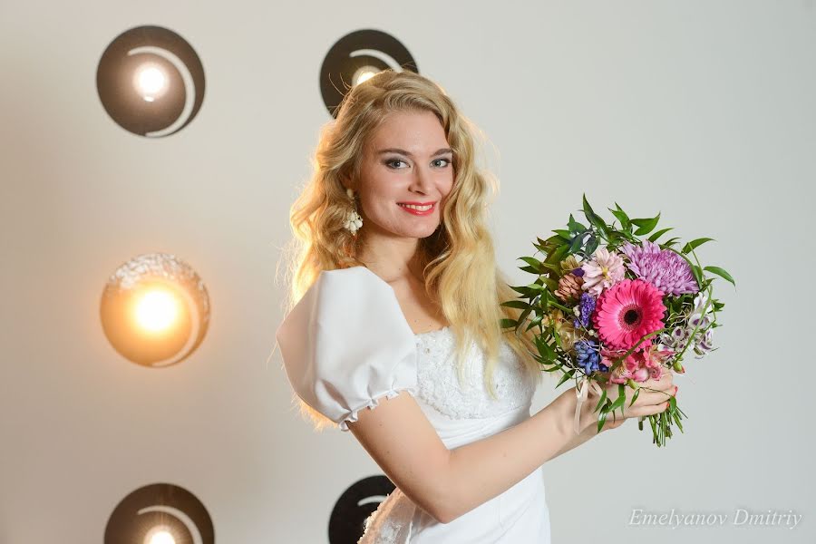 Fotógrafo de bodas Dmitriy Emelyanov (emelyanovekb). Foto del 12 de mayo 2015