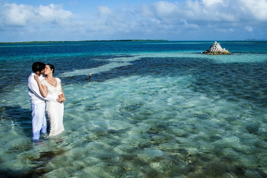 Fotografo di matrimoni Victor Rodriguez Urosa (victormanuel22). Foto del 26 settembre 2017