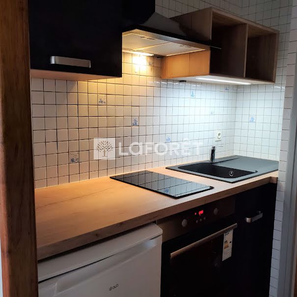 Location  appartement 1 pièce 23 m² à Saint-Flour (15100), 270 €