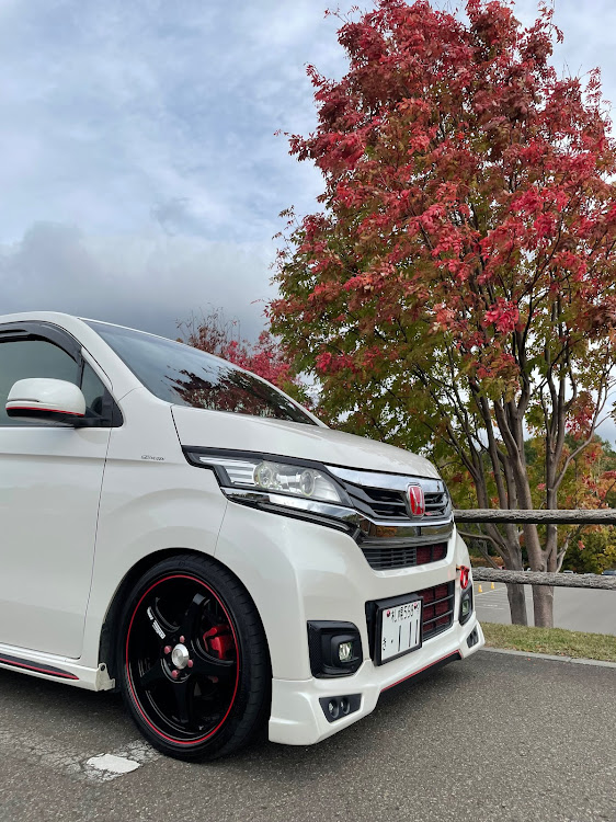 N-WGN カスタムの冬仕様前に・紅葉と愛車・スタッドレスタイヤへ交換に関するカスタム事例の投稿画像2枚目