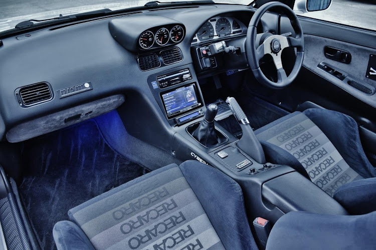 180SXのボディ補強・全塗装・オールペン・溶接・内装に関するカスタム事例の投稿画像6枚目