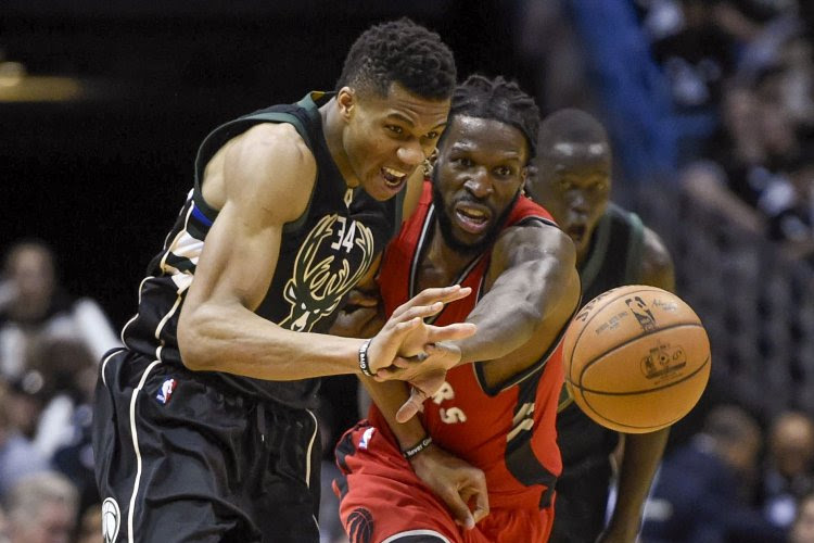 Les Bucks confirment à domicile 