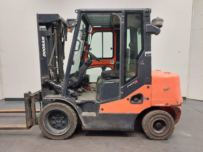 Zdjęcie DOOSAN D35C-5