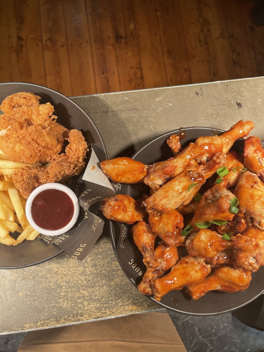 fried chicken.   and vhivken wings with over 6 flavours to choose from.   ALWAYS SERVED GLUTEN FREE