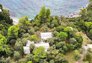 Propriété en bord de mer avec jardin 2