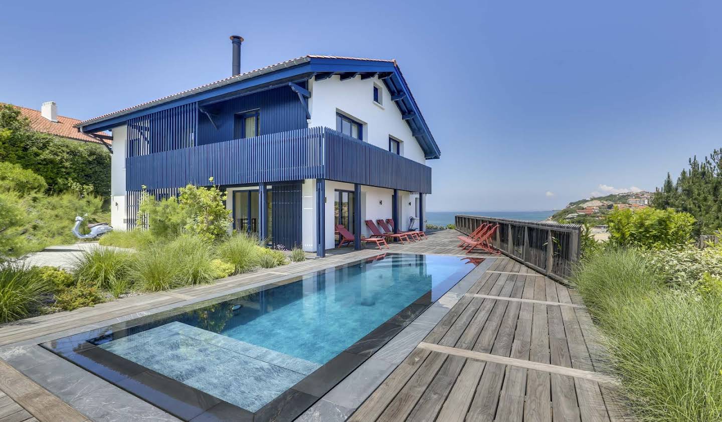 Seaside villa with pool Biarritz
